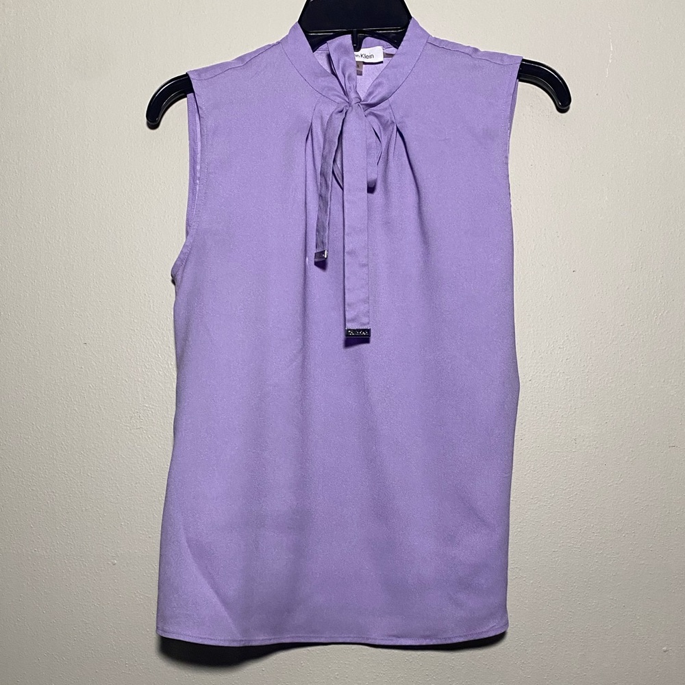 🎉SALE 3/$30🎉 Calvin Klein top